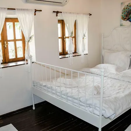 Firuze Alacati Hotel & Meyhane