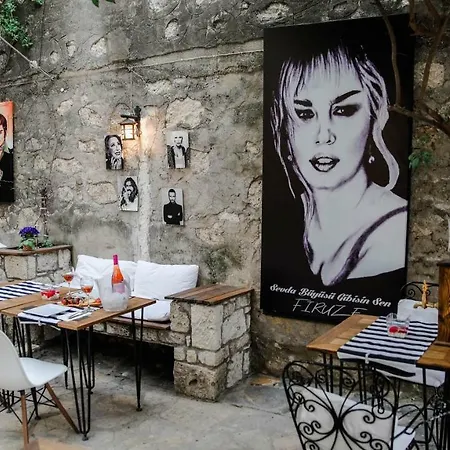 Bed & Breakfast Firuze Alacati Hotel & Meyhane